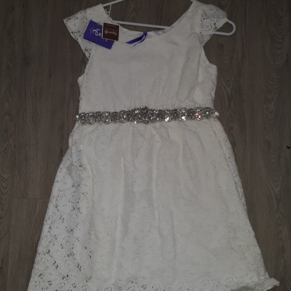 White lace maternity wedding/summer dress